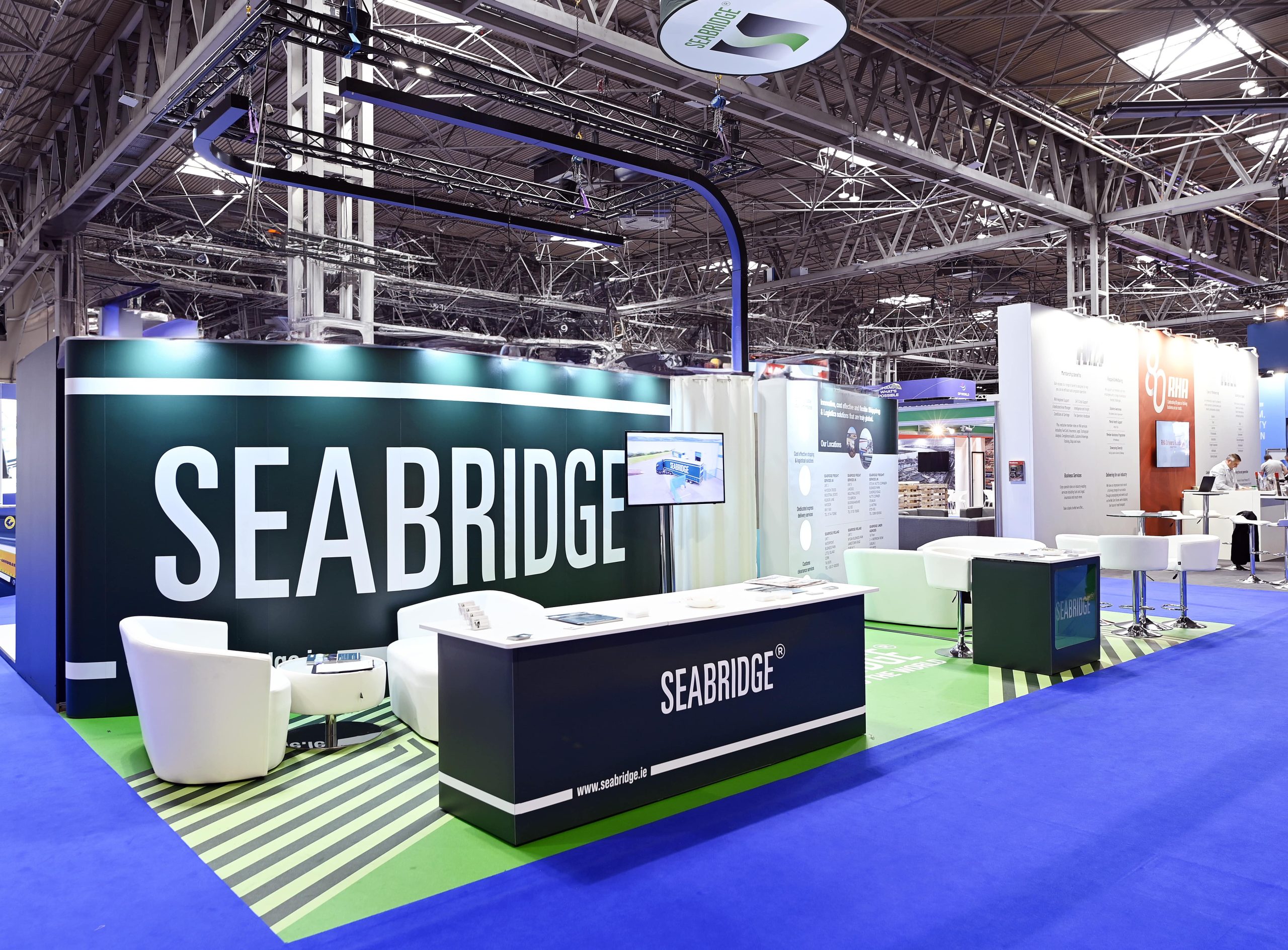 Minimalist Exhibition Stand by Quadrant2Design