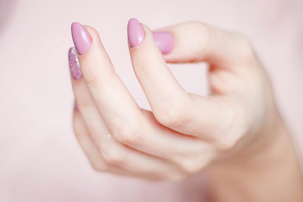 How to Achieve the Perfect Dip Nails