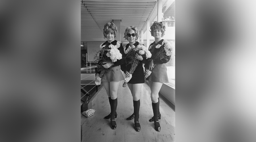 The English girl band the Paper Dolls at Schiphol Airport in 1968