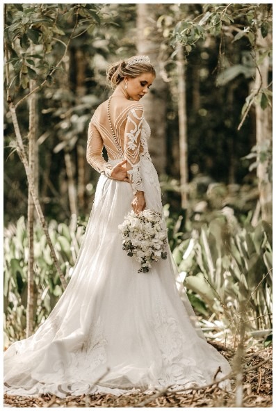 Choosing the Right Wedding Gown: 9 Tips Every Bride Should Know