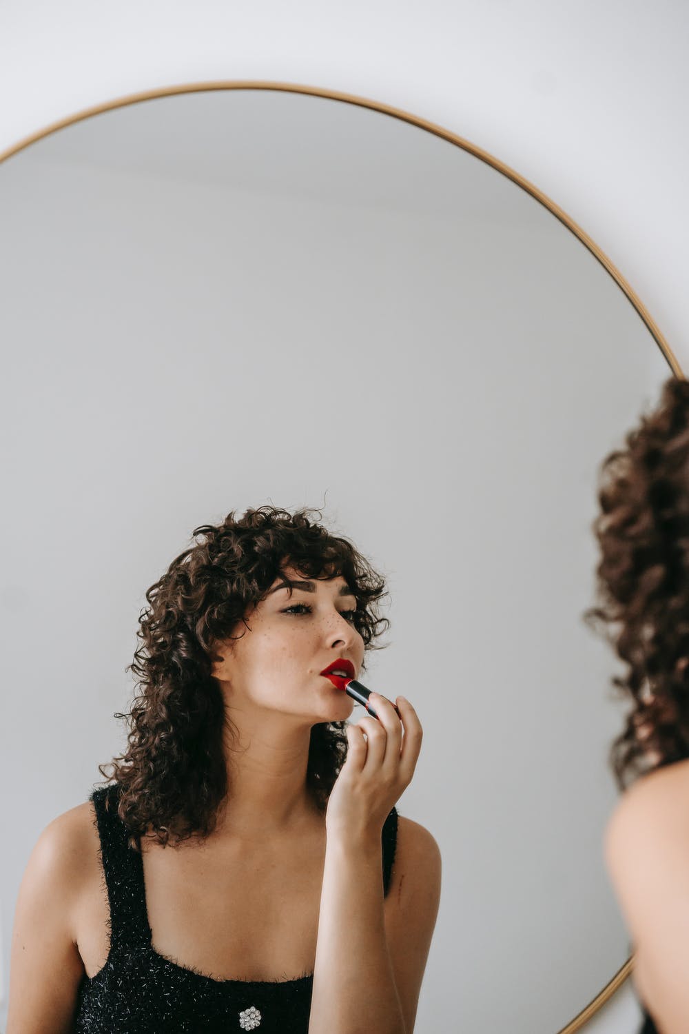 Top 4 Things To Look For While Buying A Makeup Mirror