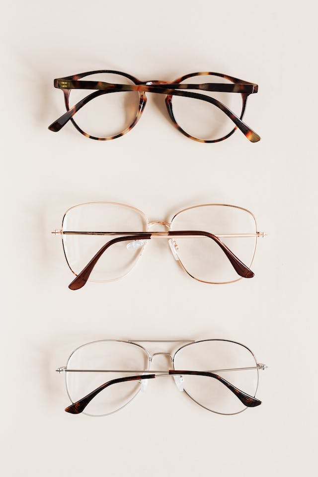 How To Choose Your Glasses To Look Elegant And Stay Healthy
