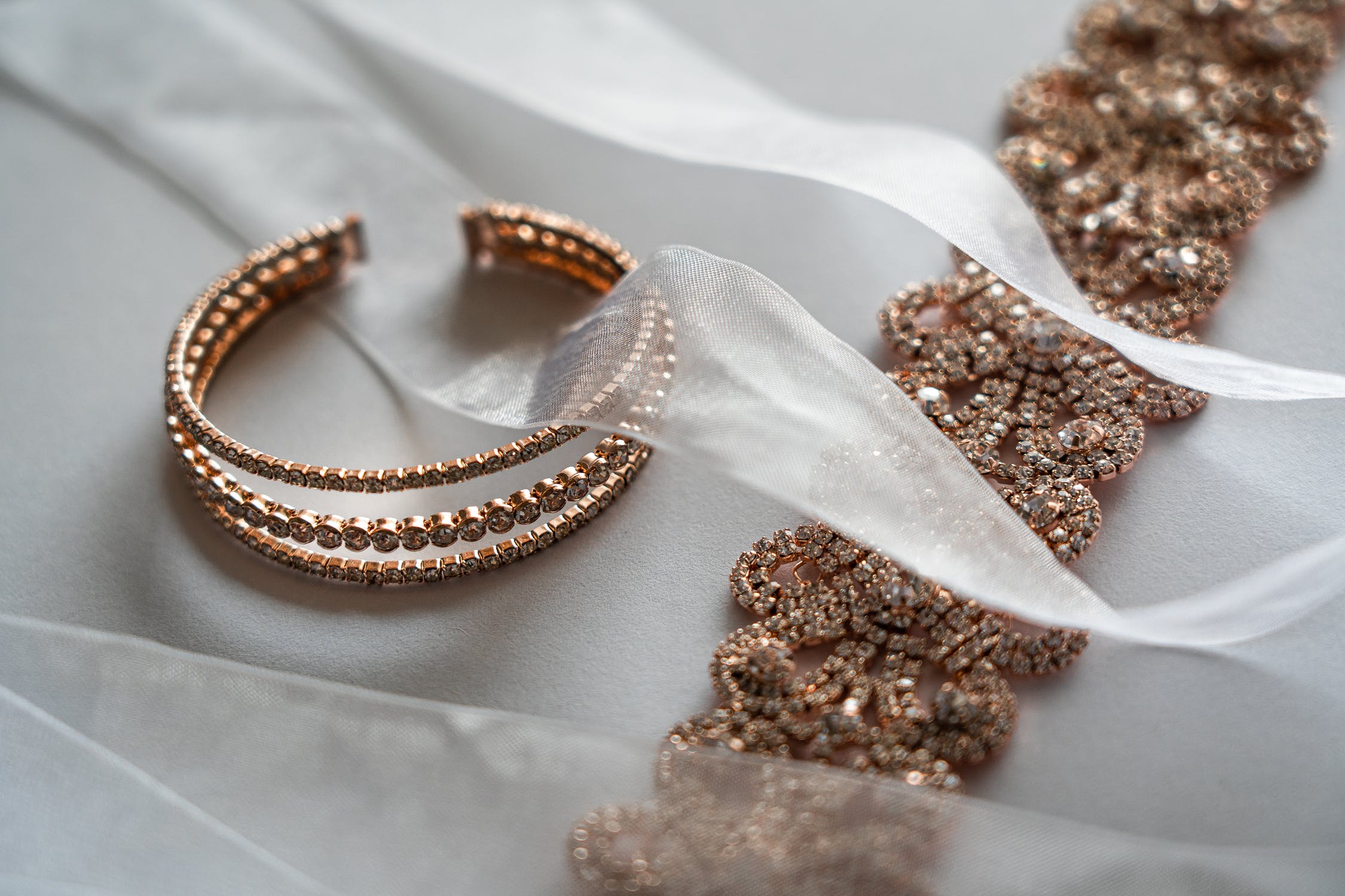 bridal jewelry in rose gold