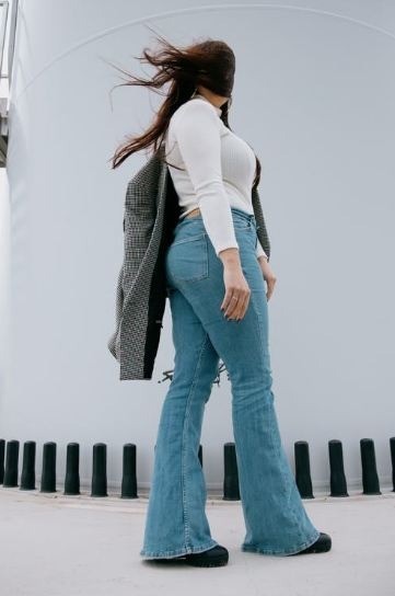 woman wearing bell-bottom jeans