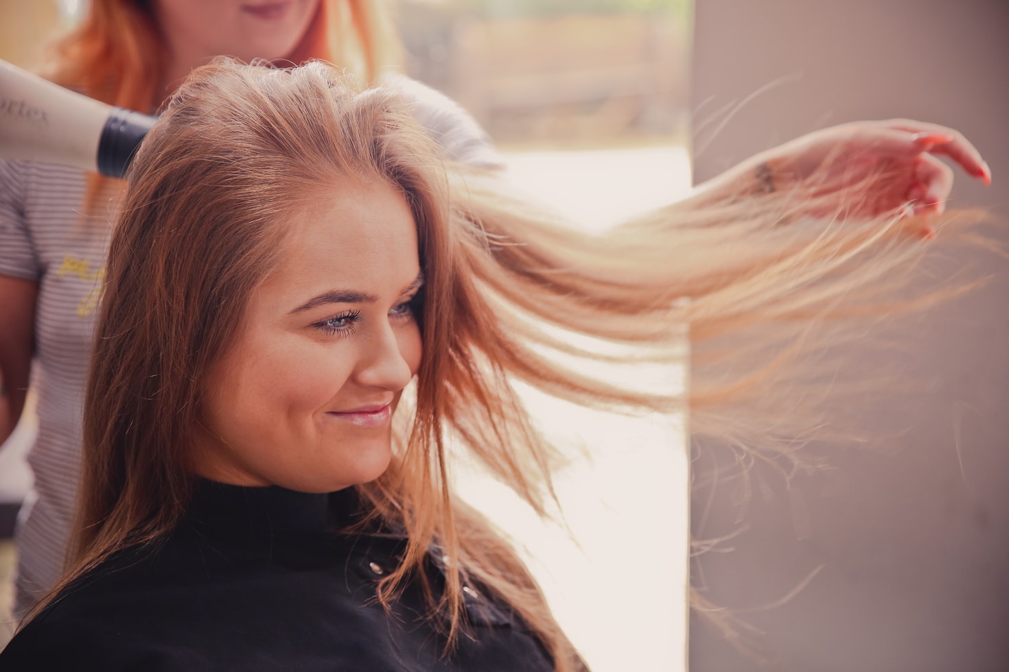Tips for hairstylists to use a portable hair dryer to give remarkable client services