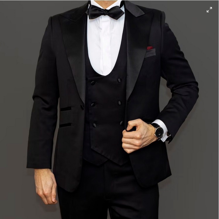 Casino Royale’s tuxedo was classic black with a diamond pointed bow tie