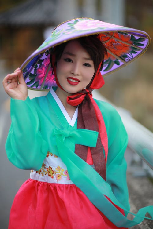 a woman in Kimono wearing a hat