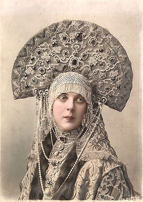 an old photograph of Princess Olga Konstantinovna Orlova wearing a Kokoshnik for the 1903 Ball in the Winter Palace