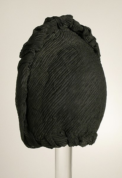 Woman’s mourning bonnet in hard crape c 1880