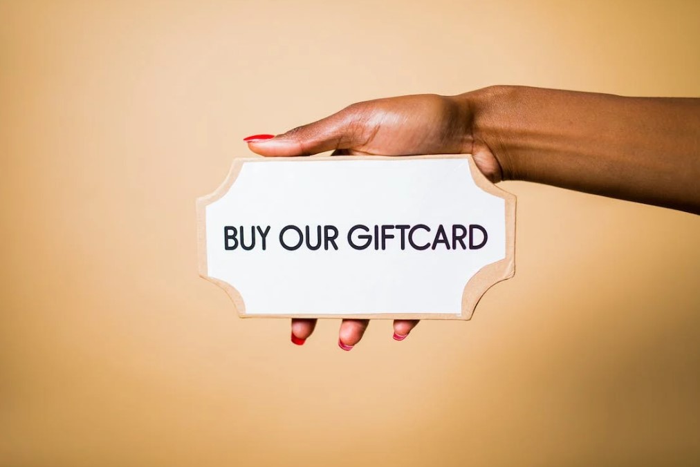 3 Factors to Think About When Choosing a Gift Card for Someone