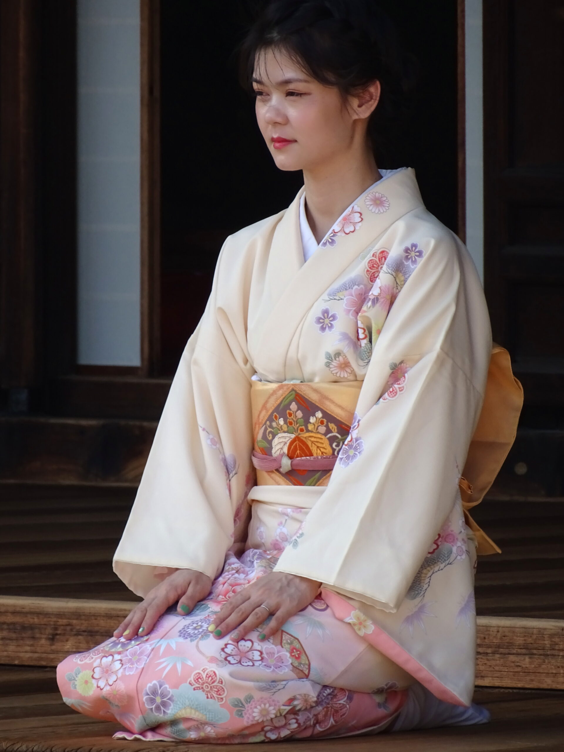 A woman wearing a KIMONO