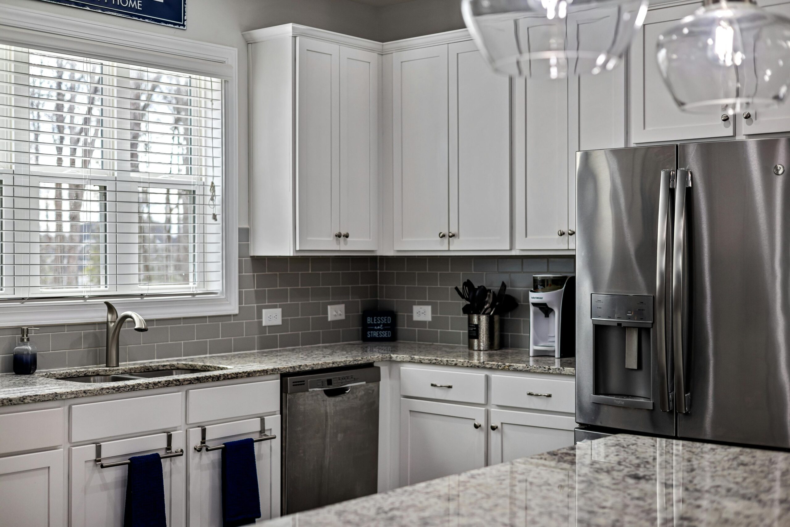 From Drab to Fab Your Kitchen's Backsplash Makeover in Corona, CA
